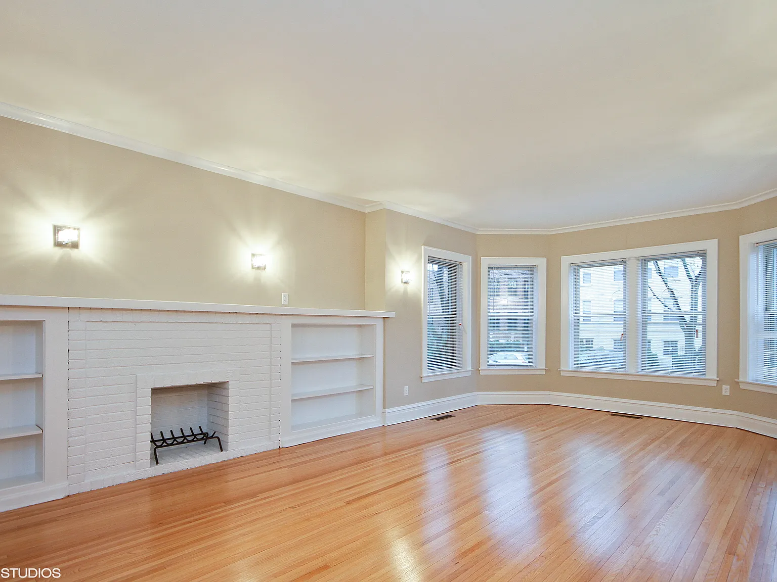 3 bed, $3,200 — Photo 2