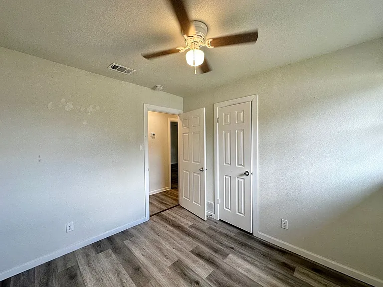1410 Hammond Dr — Photo 10