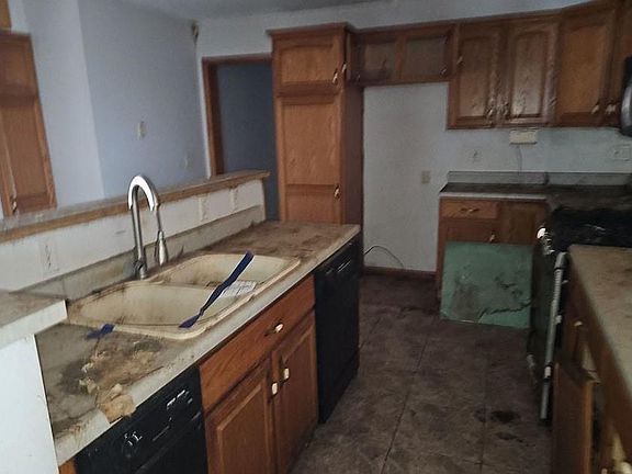 5th image of 106 S Smith St