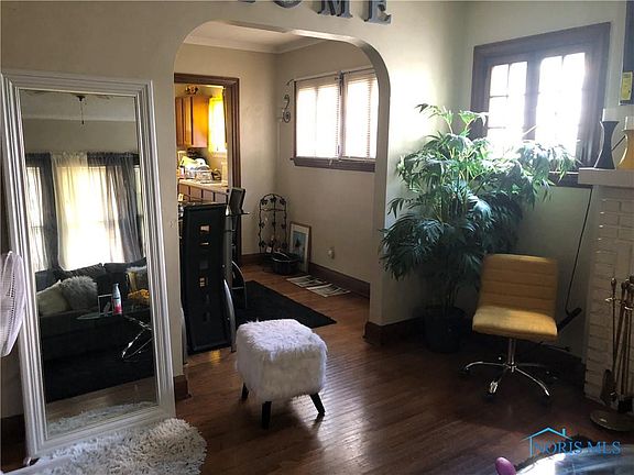4th image of 1116 Alcott St