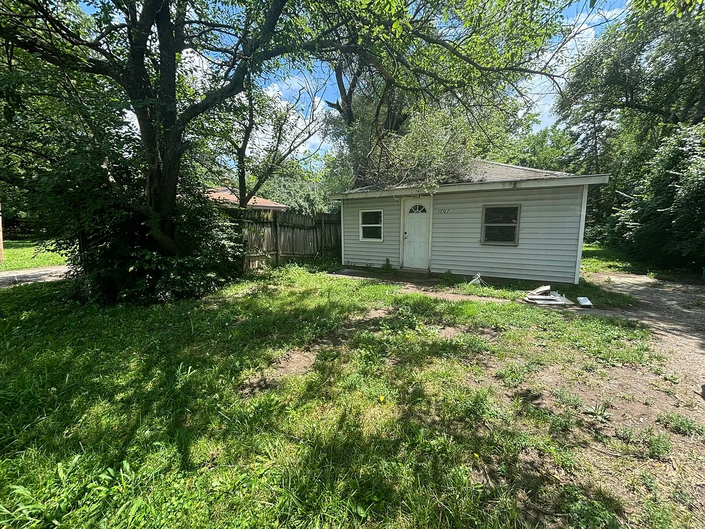 Charming home 2 bed 1 bath — Photo 1