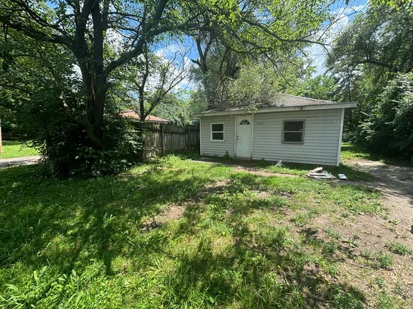 1707 SE 24th St, Topeka, KS 66605