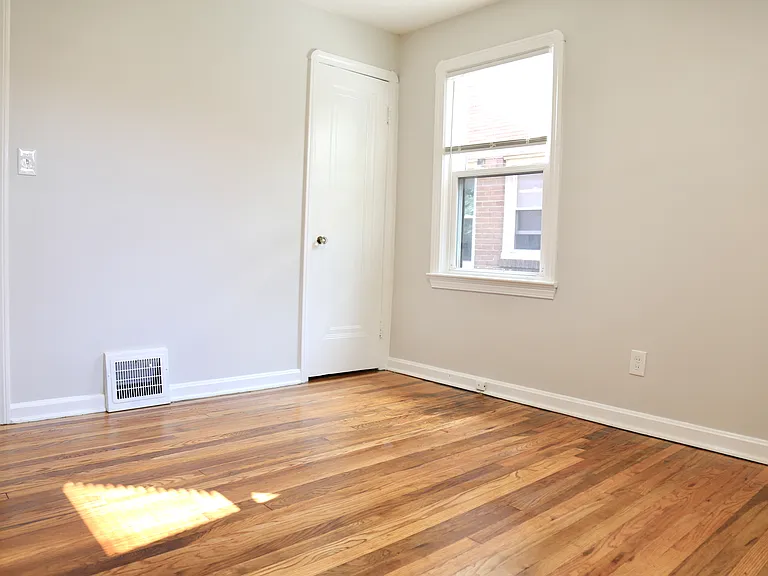 13613 Clifford Ave — Photo 11