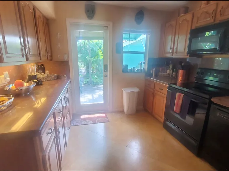 215 N Palmway — Photo 12