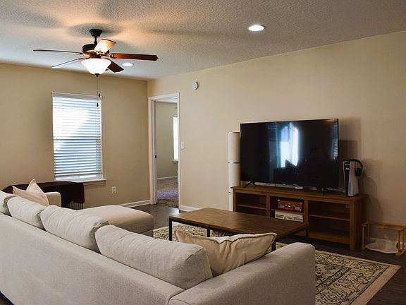 5th image of 310 Gillespie Gardens Dr