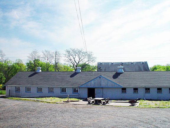 Block stable with 21 stalls