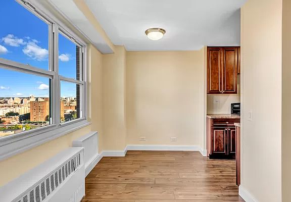 4th image of 820 Boynton Ave APT 18M
