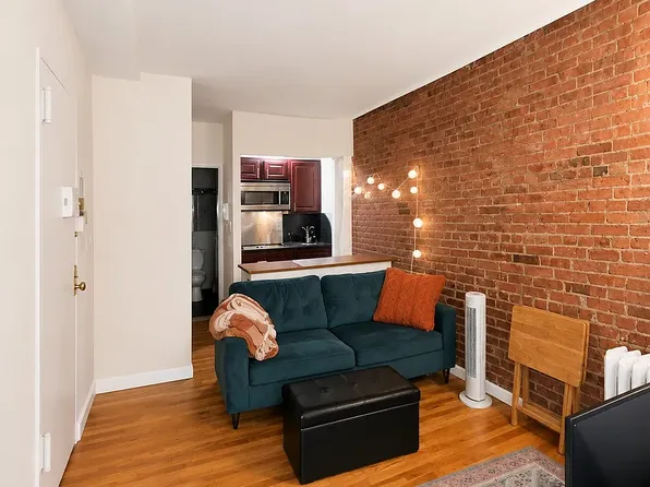 316 W 81st St APT 1, New York, NY 10024