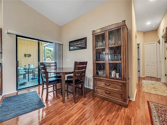 5th image of 629 Paddington Ln