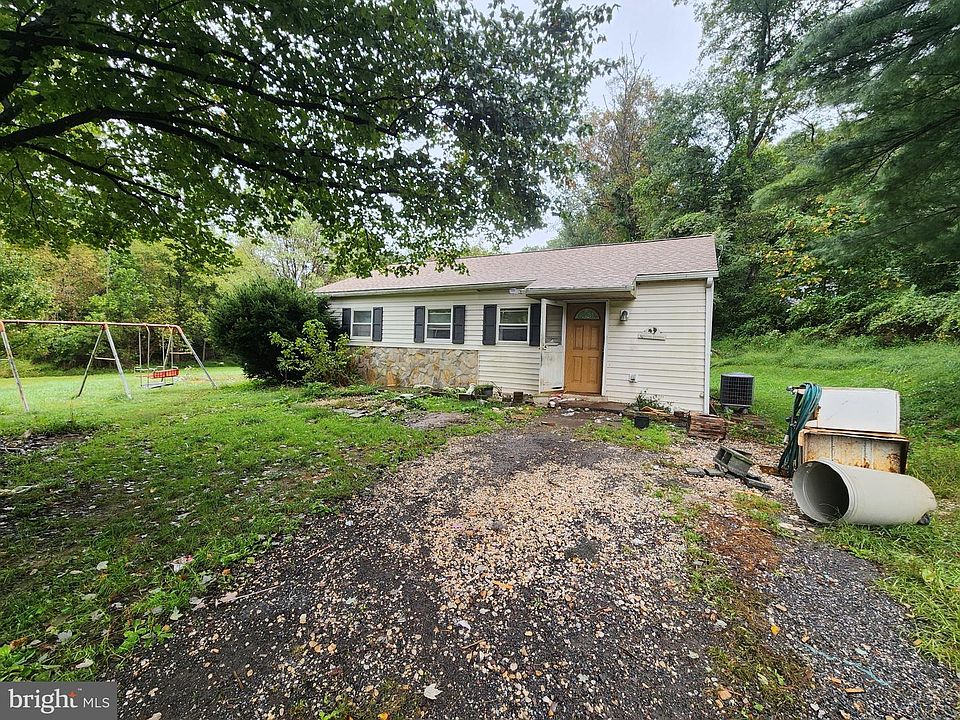 1st image of 415 Twin Arch Rd