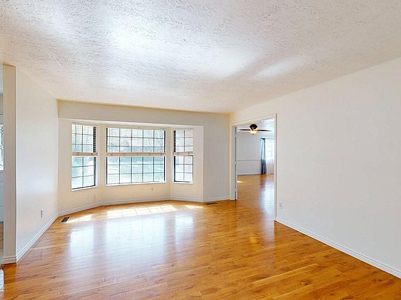 4th image of 10924 S Pleasant View Dr
