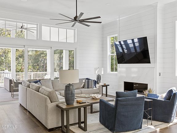 5th image of 510 Currituck Way