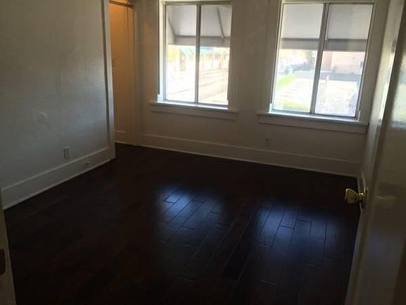 Bedroom w Hardwood