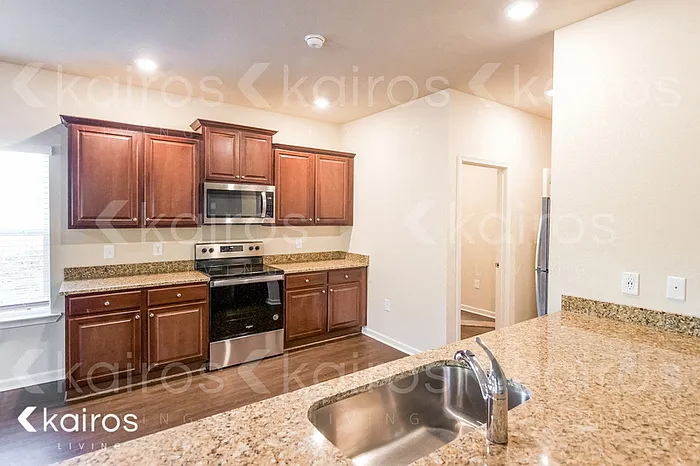 1139 Freedom Pkwy — Photo 4