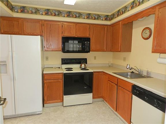 5th image of 132 Strawberry Ln