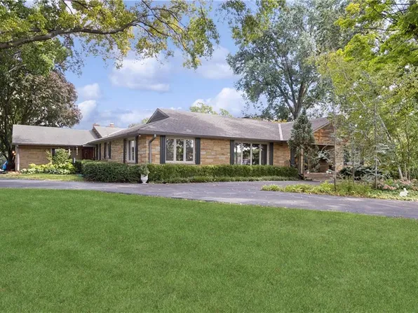 3815 W 63rd St, Mission Hills, KS 66208