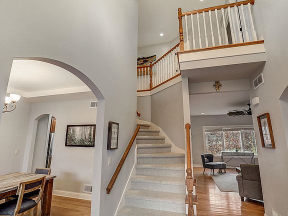 5th image of 128 Westmorland Dr