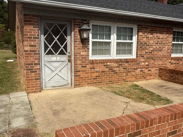 34 Magnolia St, Ridgeway, VA 24148