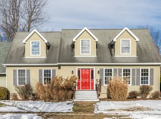7 Carolina Dr, Rhinebeck, NY 12572