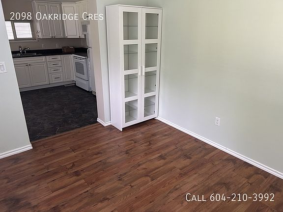2nd image of 2098 Oakridge Cres