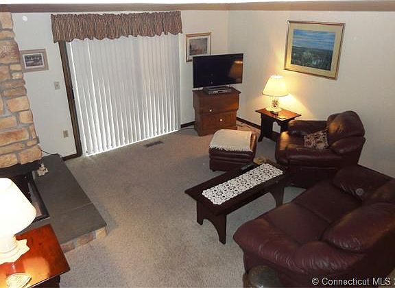 4th image of 303 Cedar Hollow Dr