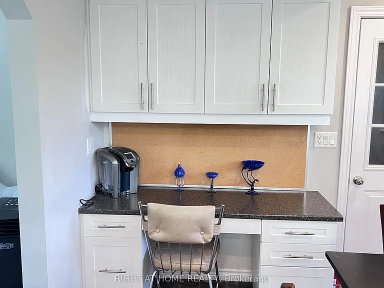 46 Radcliffe Cres — Photo 16