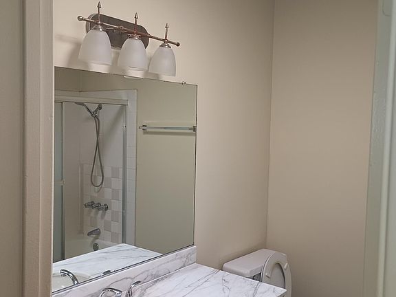 3rd image of 629 E Queen St APT 1