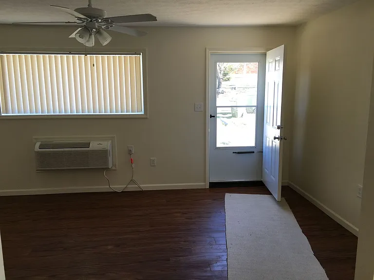 2503-2507 Lakeview Dr — Photo 4