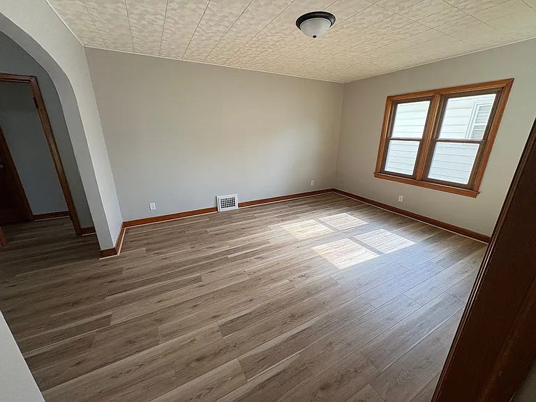 652 W Parker St — Photo 4