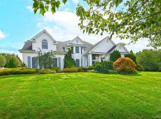 2 Andiron Ct, East Northport, NY 11731