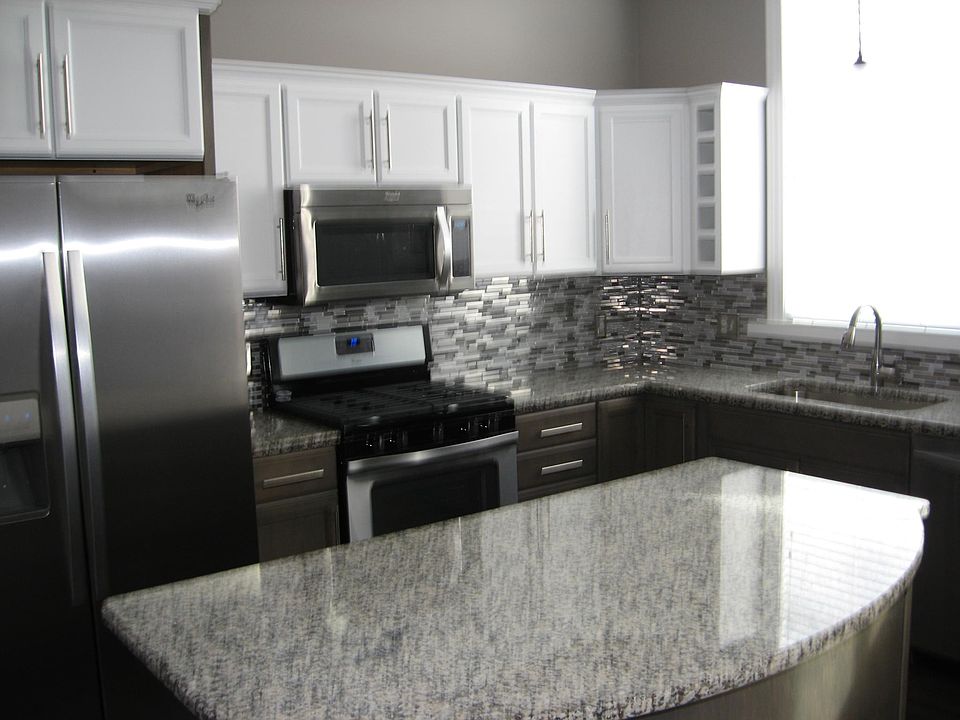 1st image of 612 S Main St Ste 202