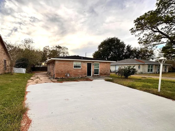 2618 Hill Ave, Dickinson, TX 77539