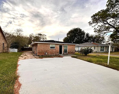 2618 Hill Ave Photo 1