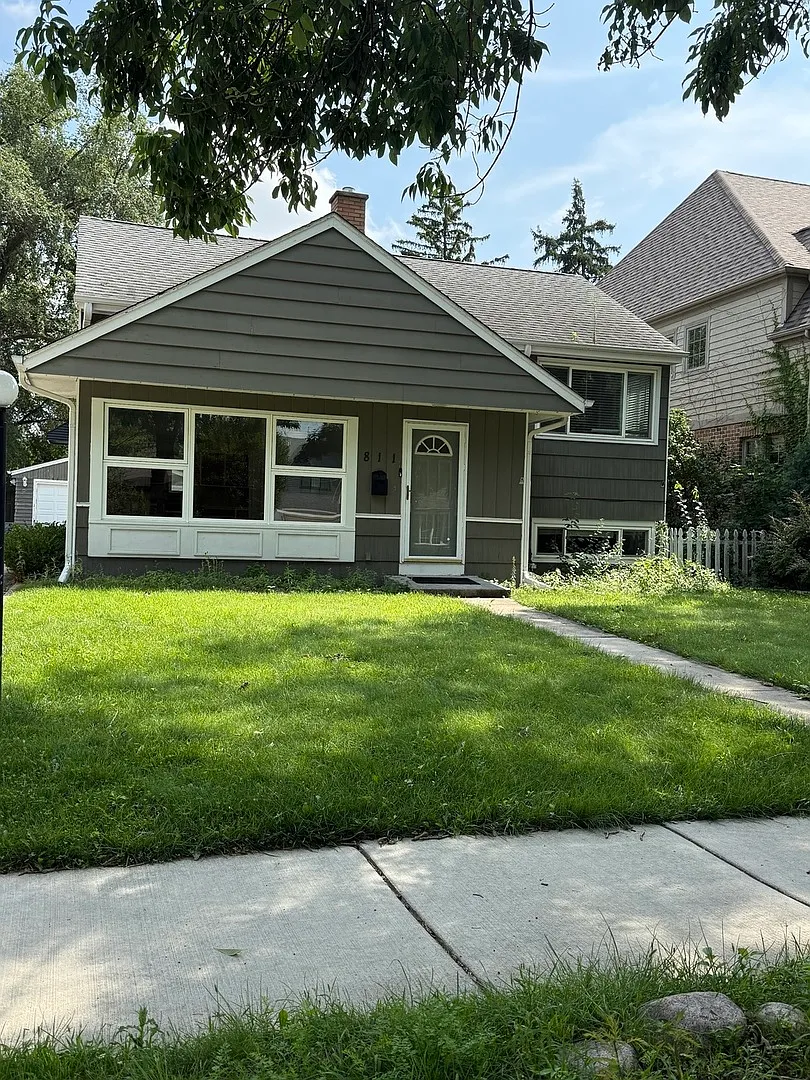 3 bed, 1.5 bath, 1200 sqft, $3,200 — Photo 1