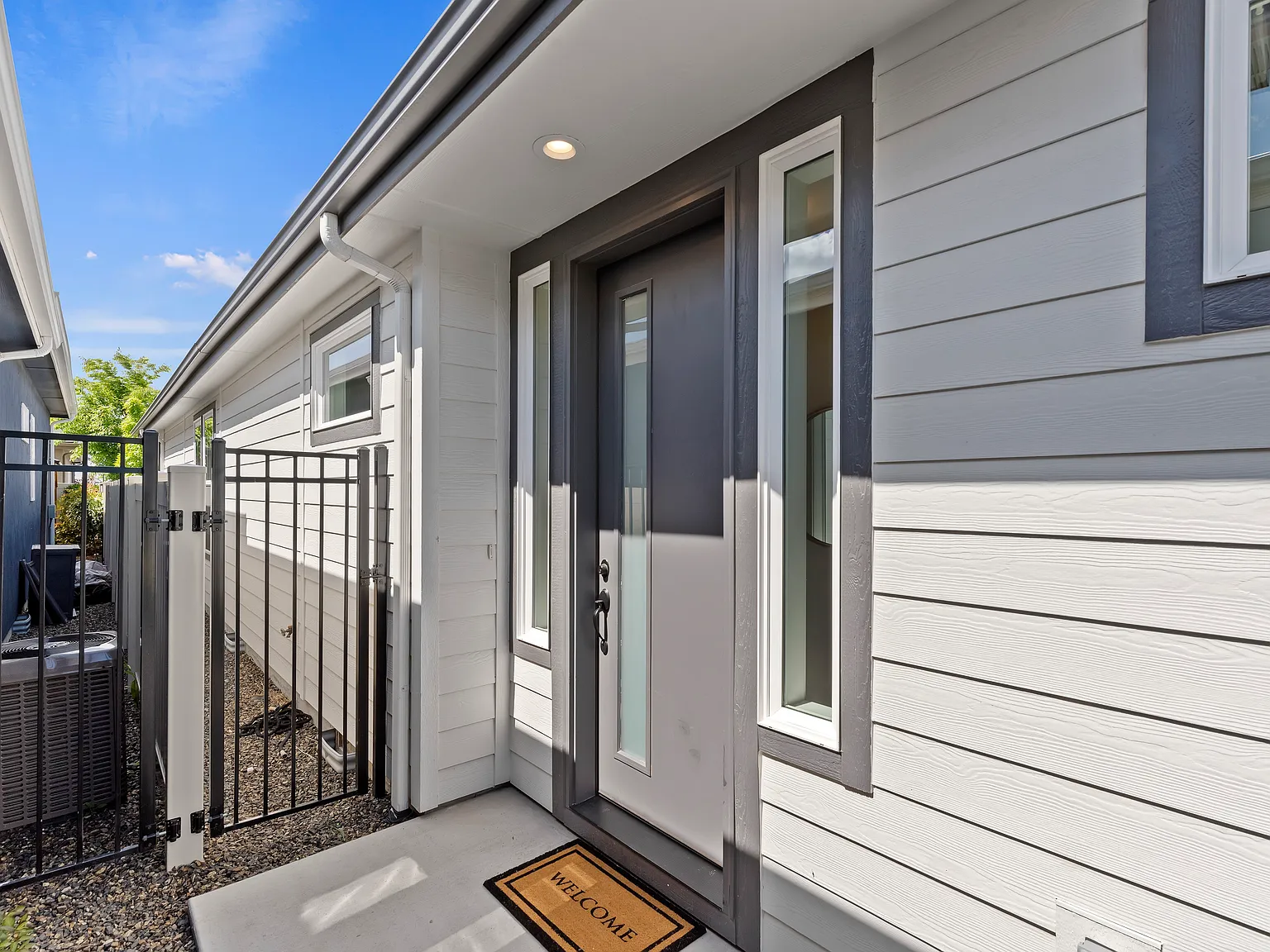 1889 E Knobcone Dr — Photo 2