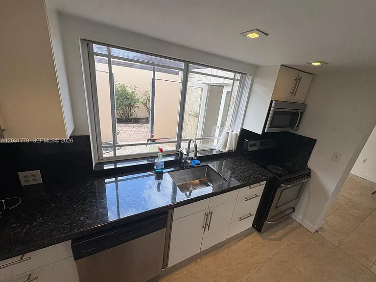 15003 Coconut Ct — Photo 8