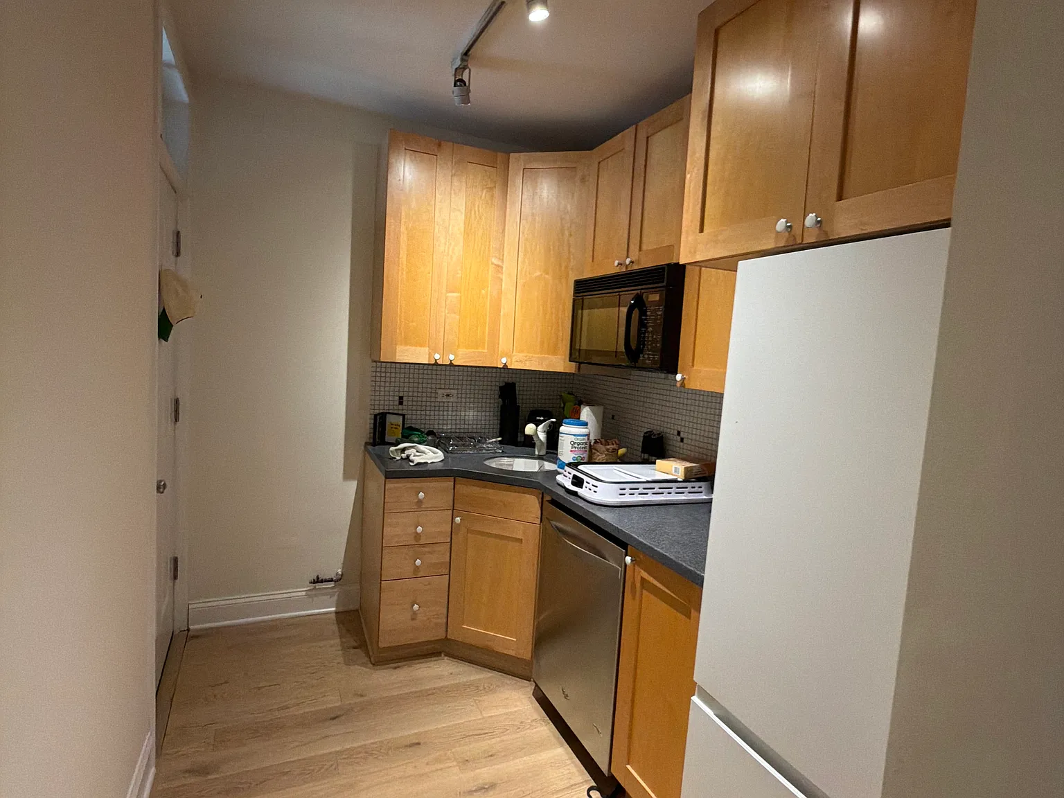 Studio, 375 sqft, $1,703 — Photo 3