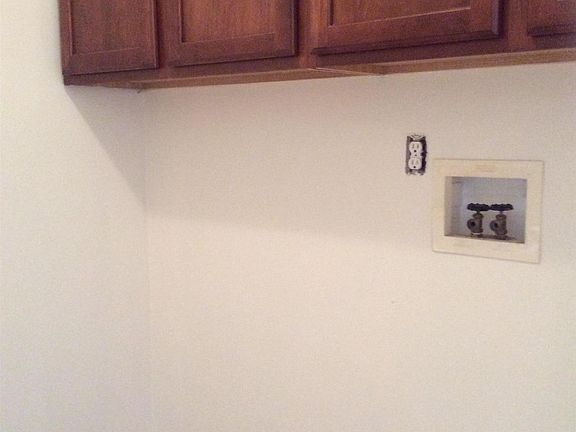 5th image of 128 Dalton Cir