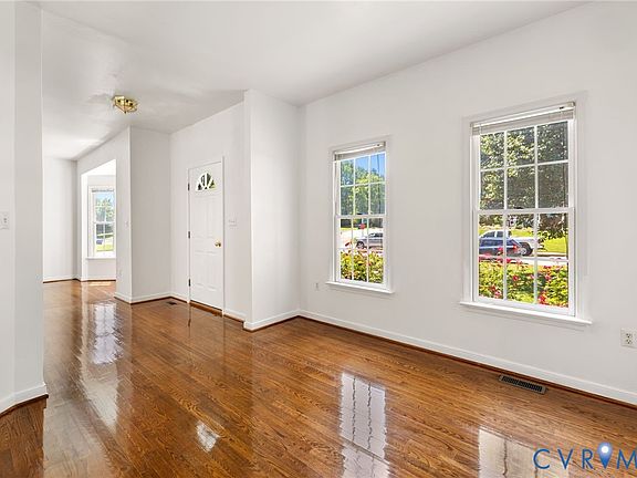 3rd image of 8724 Hillcreek Dr