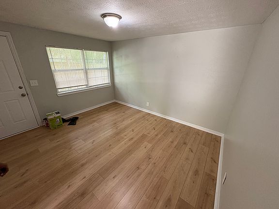 5th image of 3623 Owen Ave