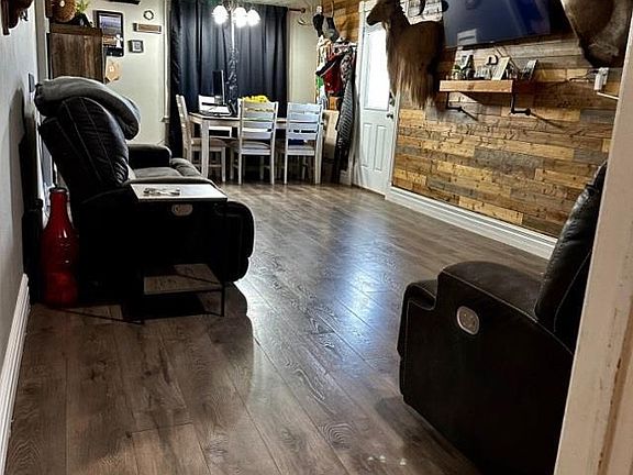 2nd image of 809 Avenue L