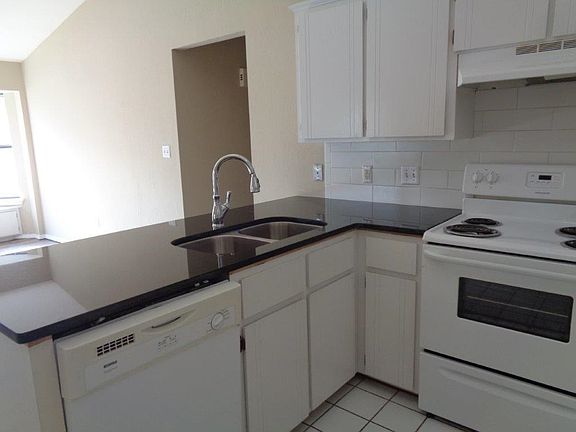 4th image of 3913 SW Pecan Pl