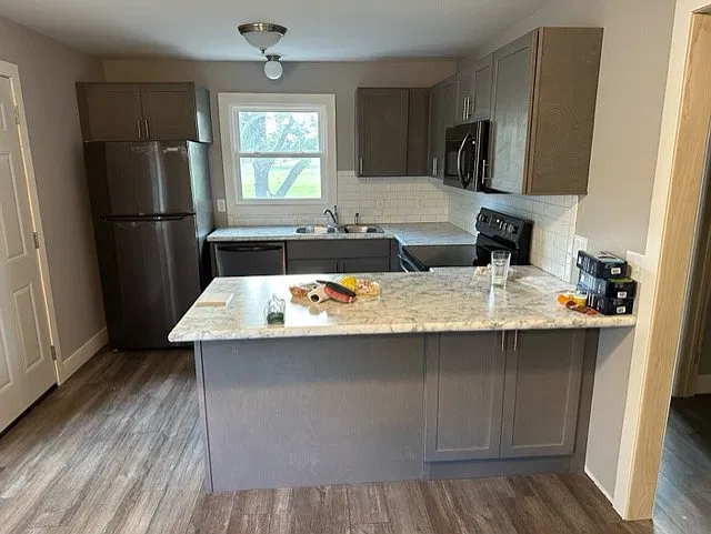 2 bed, 869 sqft, $1,595 — Photo 2