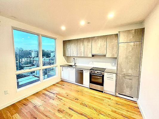 1st image of 589 E New York Ave #4B