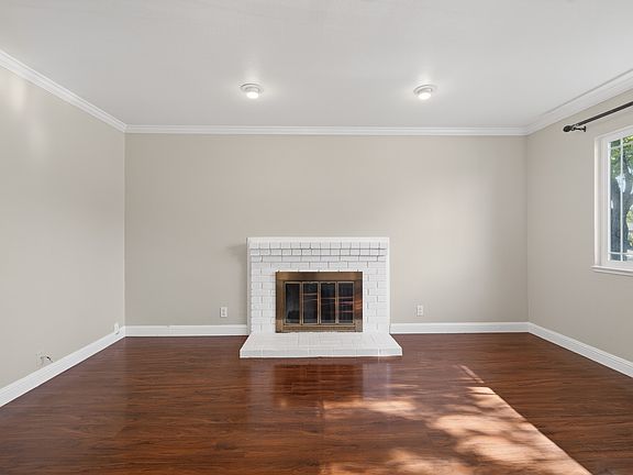 4th image of 248 N Park Victoria Dr