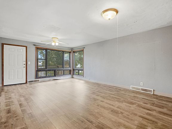 3rd image of 2106 5th St