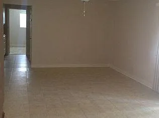 3 bed, 1383 sqft, $2,100 — Photo 1