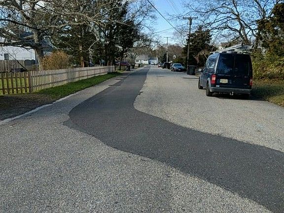 4th image of 12 Fairway Dr