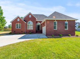 494 Waters Edge Dr, Estill Springs, TN 37330
