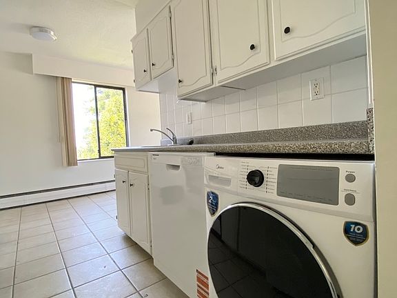 5th image of 15158 Royal Ave #302